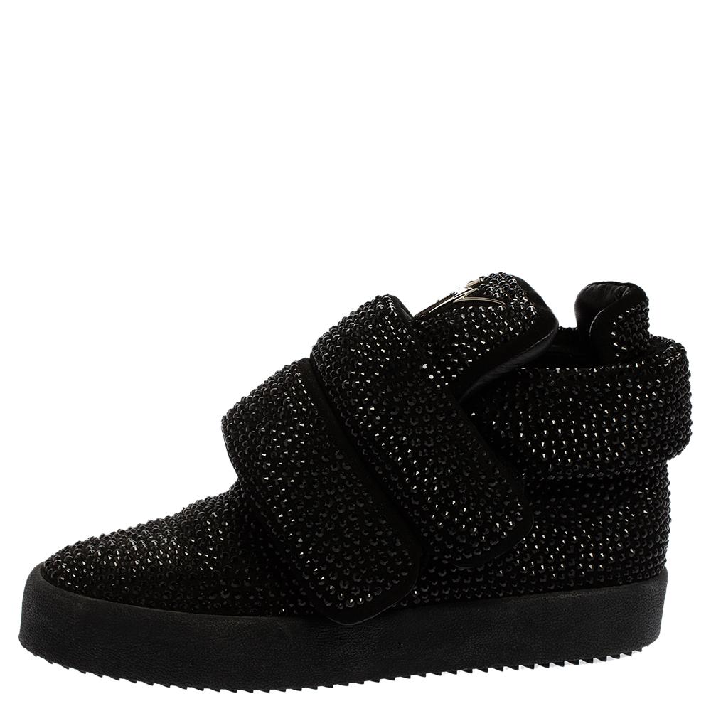 These mid-top sneakers from Giuseppe Zanotti are stylish and sophisticated. They have been crafted from black crystal-embellished suede and exhibit round toes, velcro straps on the vamps, and logo details on the exaggerated tongues. Comfortable