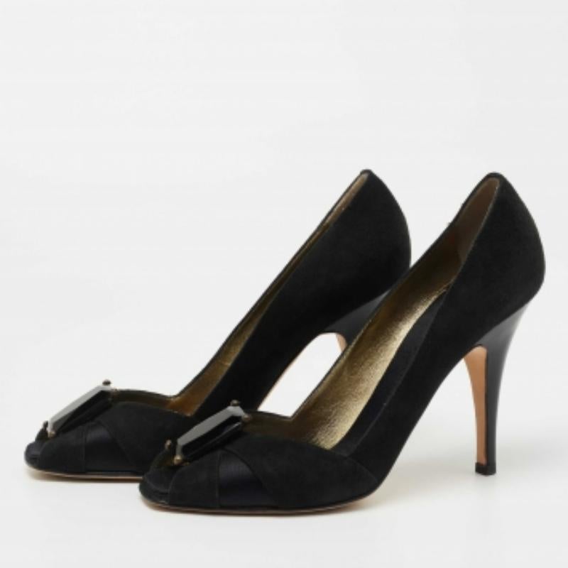 Perfettamente cucite e rifinite per garantire un look e una vestibilità eleganti, queste scarpe firmate sono un acquisto che amerai sfoggiare. Sono bellissime ai piedi.