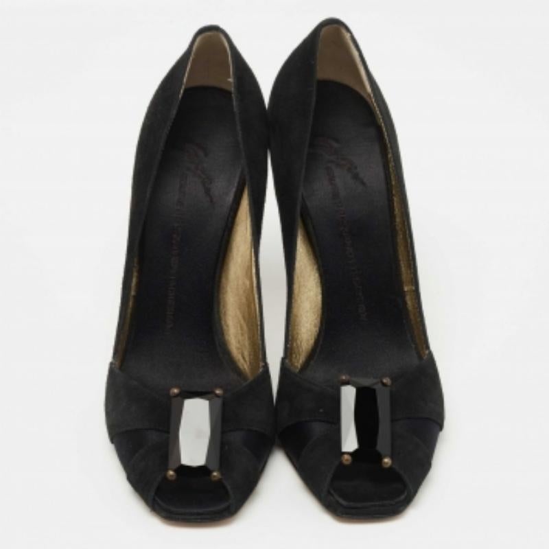 Giuseppe Zanotti Pumps Peep Toe in camoscio e raso nero taglia 39 In condizioni buone in vendita a Dubai, Al Qouz 2