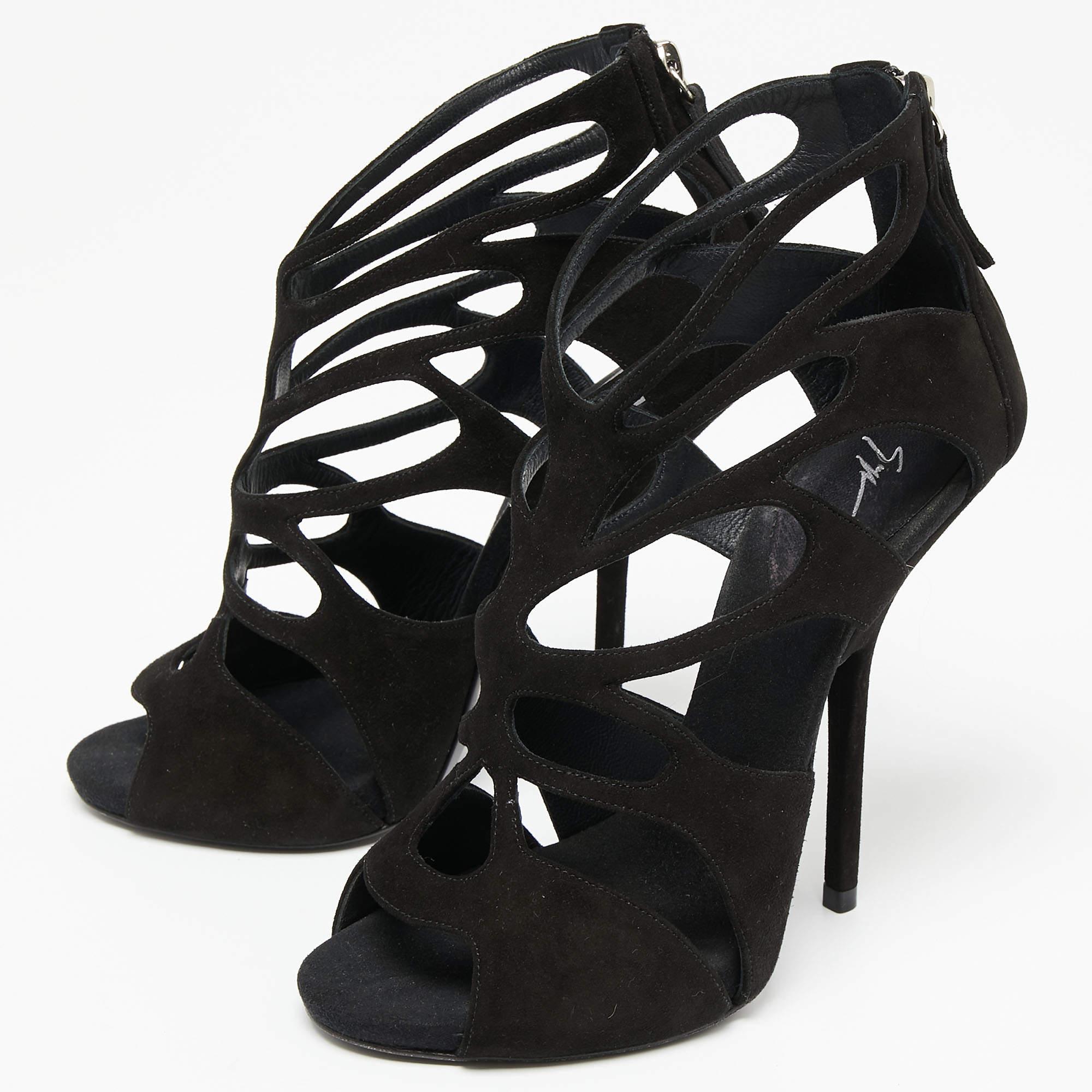 Crafted using suede these black sandals are defined by a wonderful butterfly cutout design. They are meant to frame your feet in a beautiful manner. Set on 13 cm heels this pair from the house of Giuseppe Zanotti is statement making and extremely