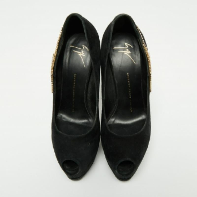 Giuseppe Zanotti Escarpins Peep Toe en daim noir avec ornements en cristal Taille 39 Bon état - En vente à Dubai, Al Qouz 2