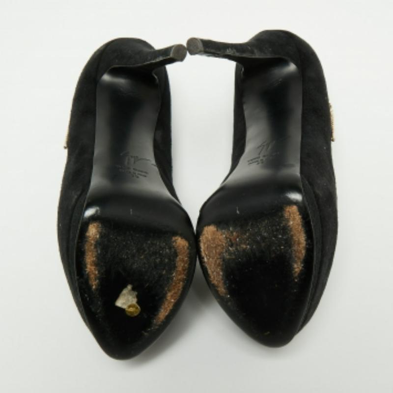 Giuseppe Zanotti Escarpins Peep Toe en daim noir avec ornements en cristal Taille 39 en vente 3