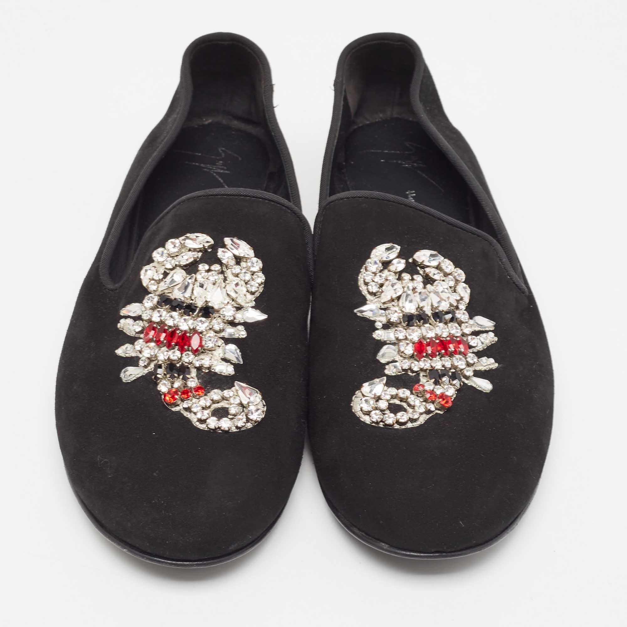Noir Giuseppe Zanotti Chaussons fumants en daim noir ornés de cristaux Taille 44 en vente