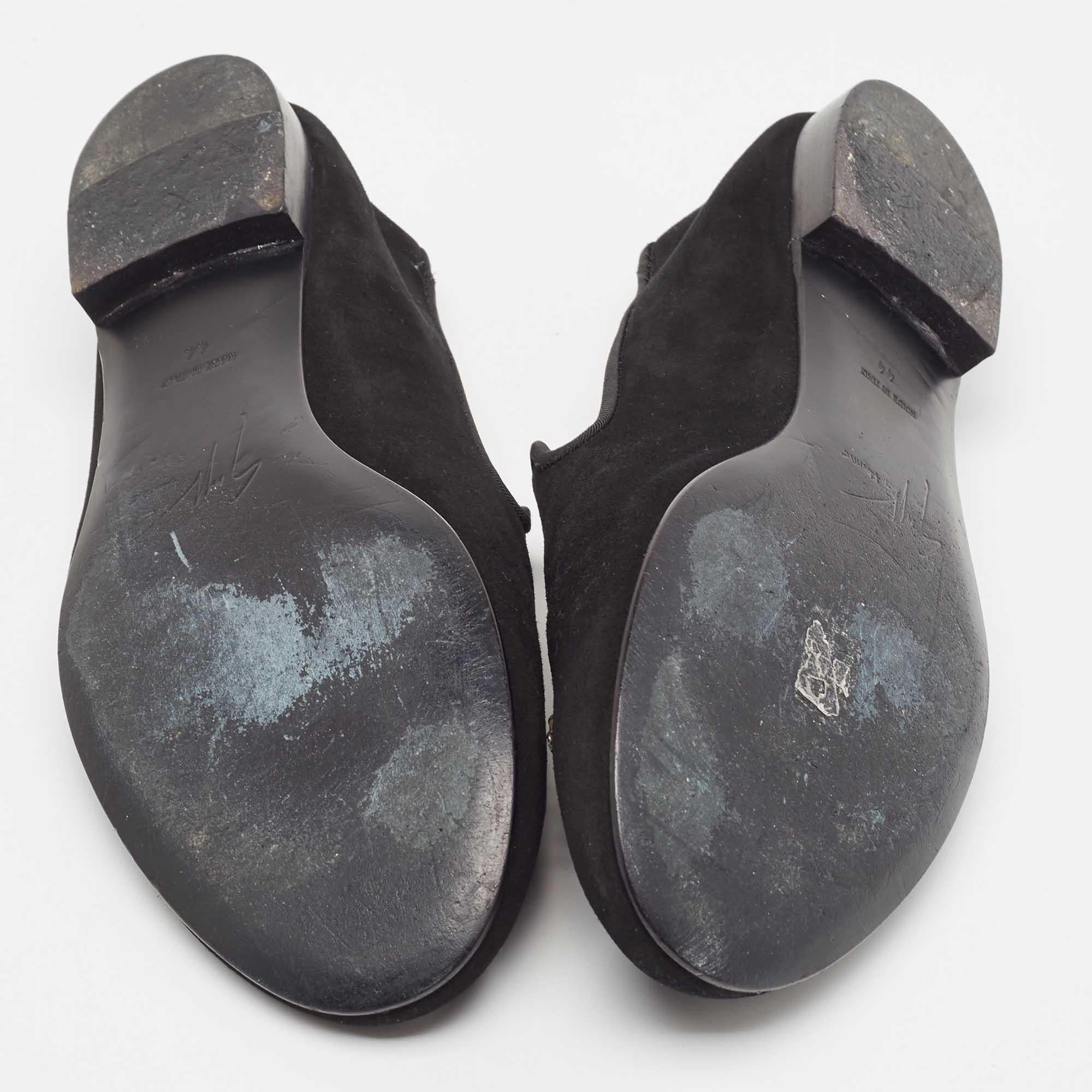 Giuseppe Zanotti Chaussons fumants en daim noir ornés de cristaux Taille 44 en vente 1