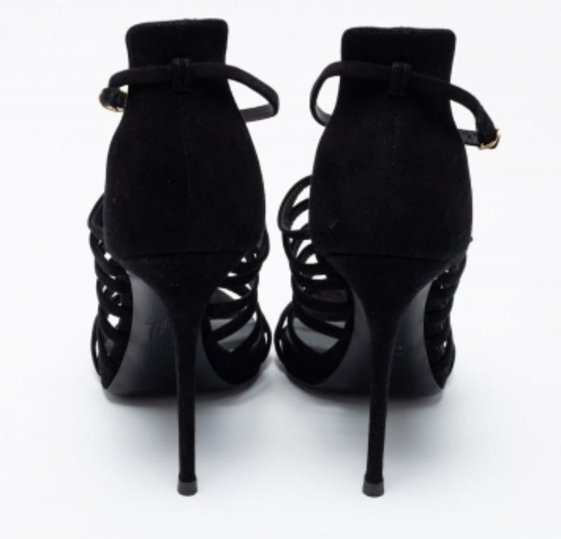 Giuseppe Zanotti Sandales en daim noir avec ornements en cristal Taille 40 en vente 1