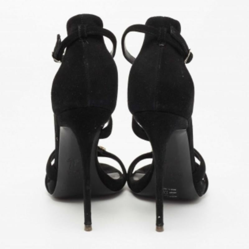 Giuseppe Zanotti Sandales en daim noir avec ornements en cristal Taille 39 Pour femmes en vente