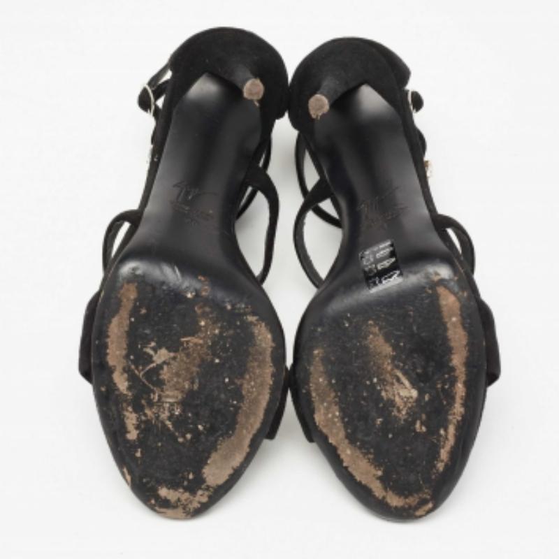 Giuseppe Zanotti Sandales en daim noir avec ornements en cristal Taille 39 en vente 1