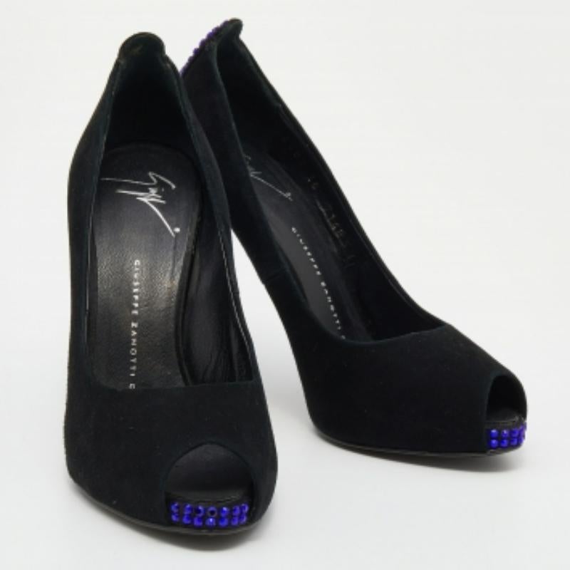 Giuseppe Zanotti Escarpins Peep Toe en daim noir avec embellissement Taille 36 Bon état - En vente à Dubai, Al Qouz 2