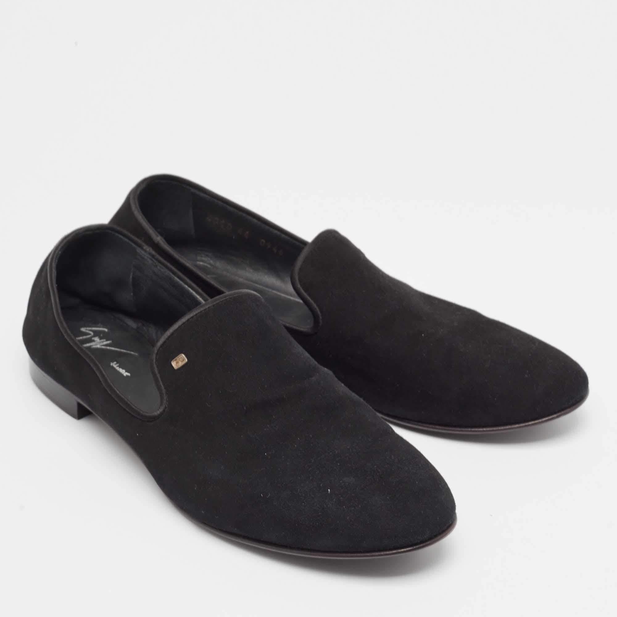 Giuseppe Zanotti Chaussons fumants en daim noir Taille 44 Bon état - En vente à Dubai, Al Qouz 2