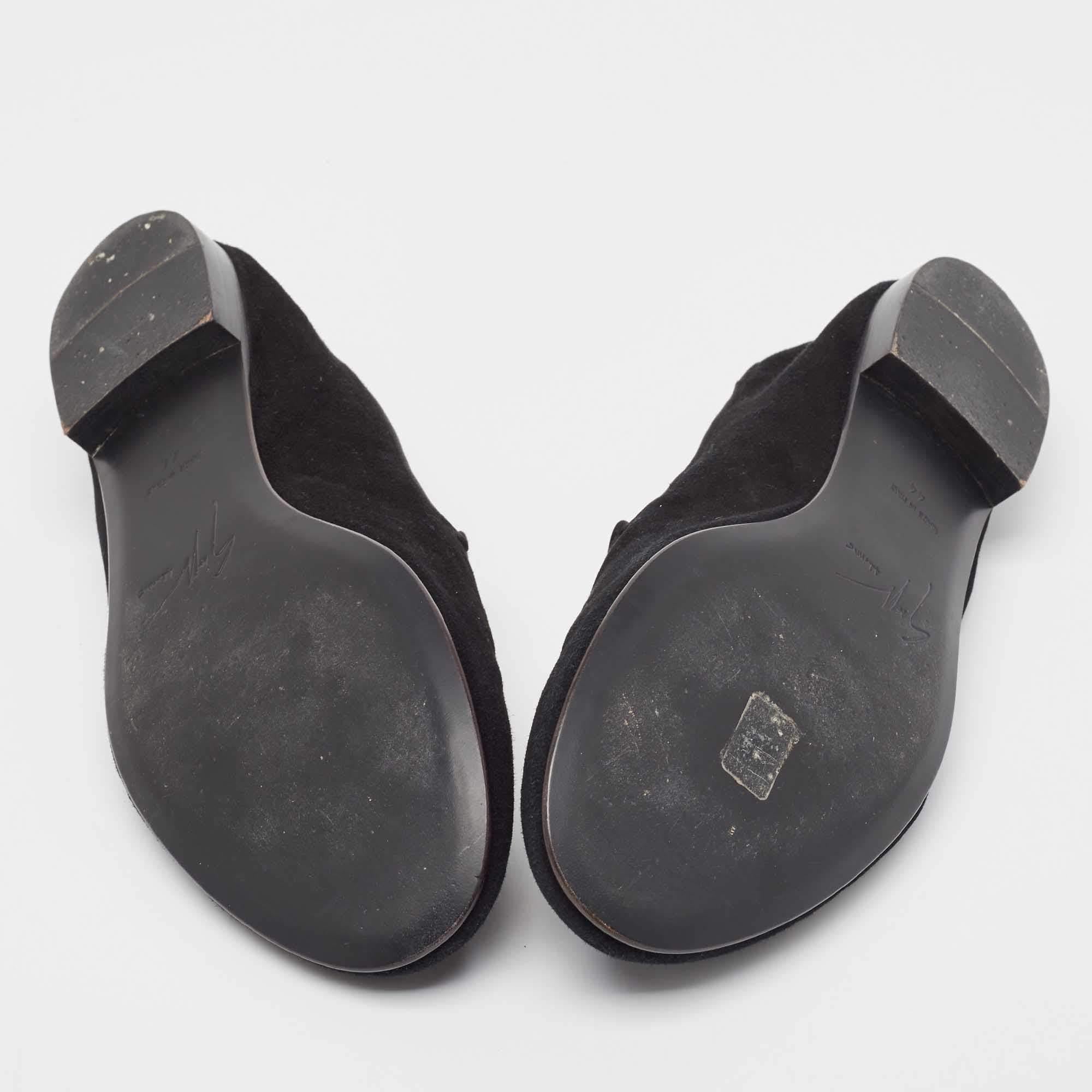 Giuseppe Zanotti Chaussons fumants en daim noir Taille 44 en vente 1
