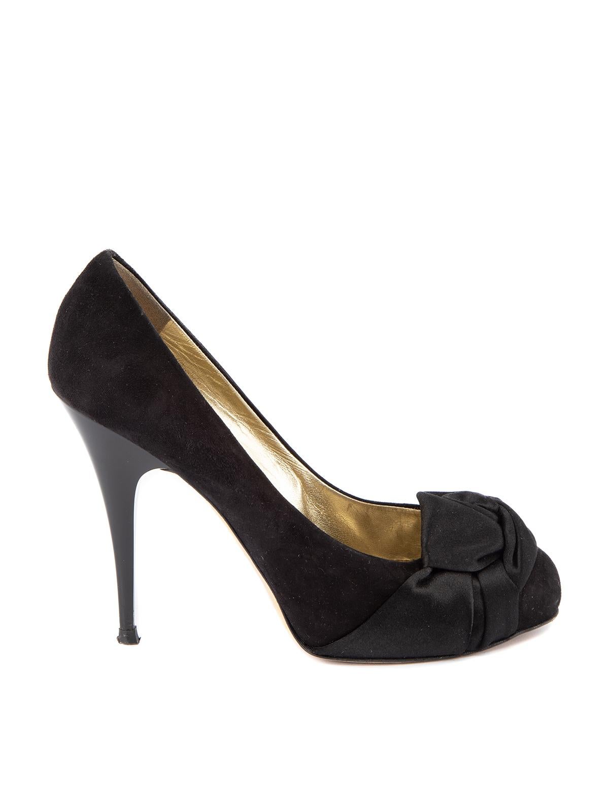 L'ÉTAT est bon. Une usure mineure des chaussures est évidente. Légère usure de la semelle extérieure, de la pointe du talon et de l'extérieur en daim sur cet article de revente Giuseppe Zanotti designer d'occasion. 
 

 

 

 Détails
 

 

 Noir
 

