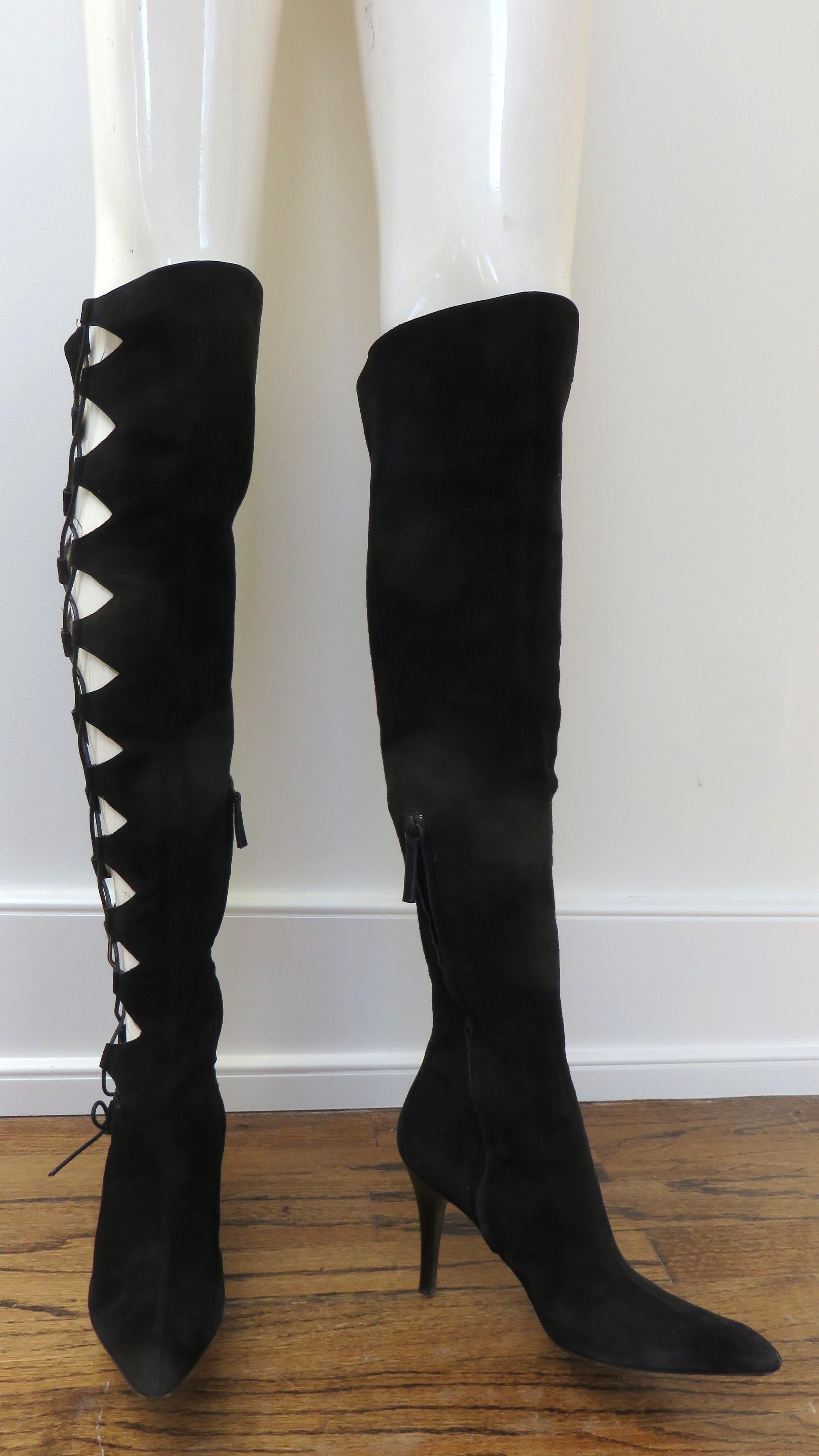 Giuseppe Zanotti Black Suede Lace up Cutout Thigh High Boots Taille 9 Bon état - En vente à Water Mill, NY