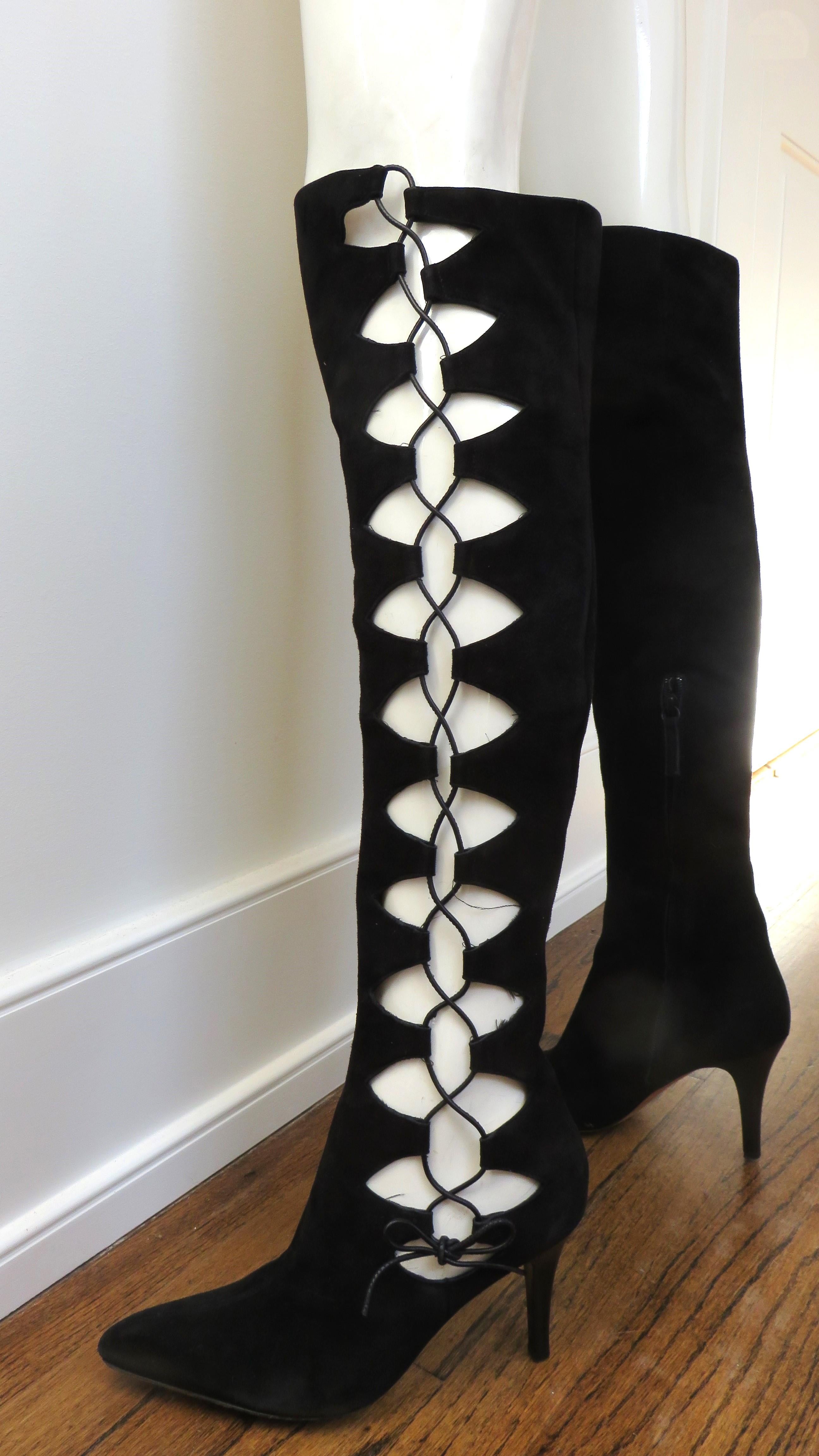 Giuseppe Zanotti Black Suede Lace up Cutout Thigh High Boots Taille 9 en vente 2