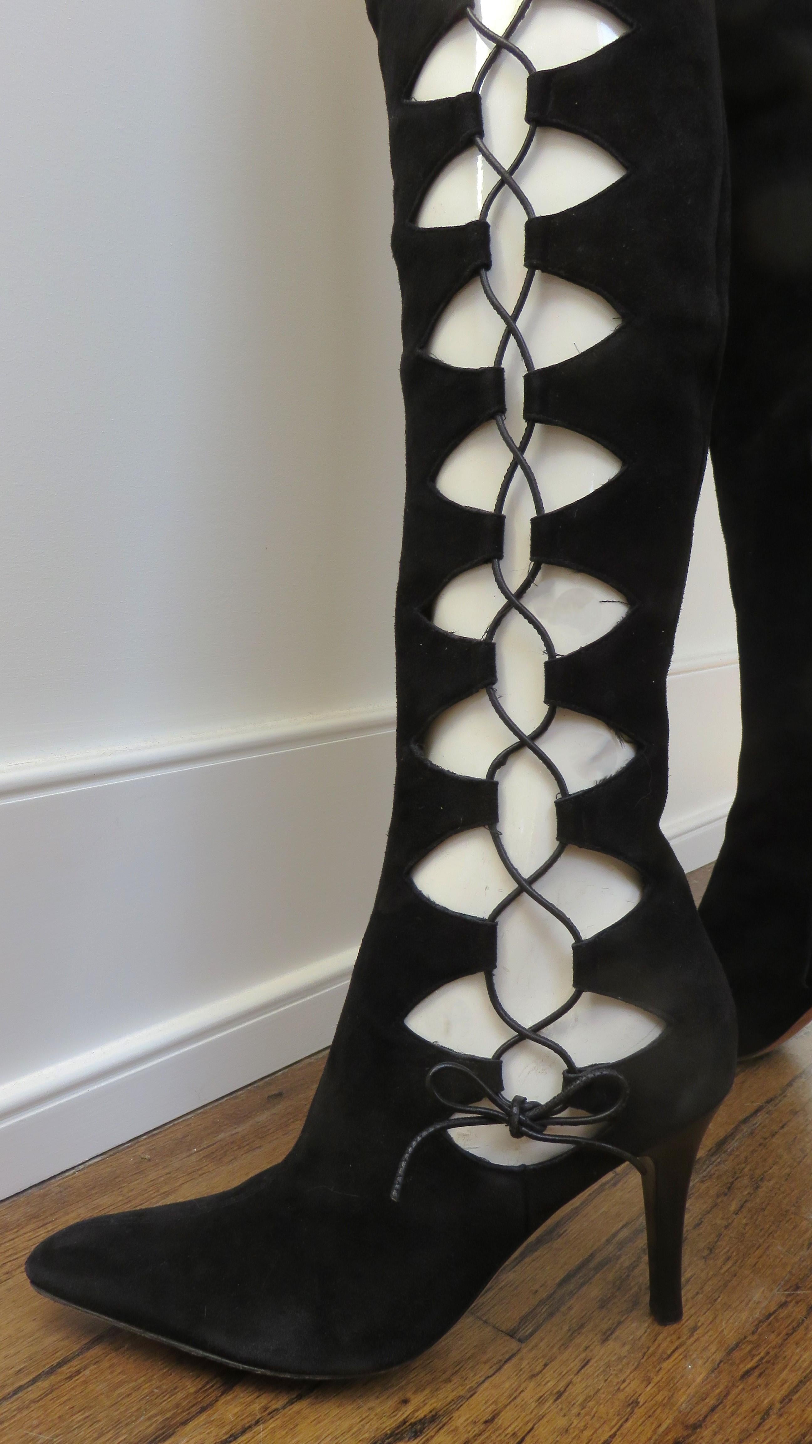 Giuseppe Zanotti Black Suede Lace up Cutout Thigh High Boots Taille 9 en vente 4