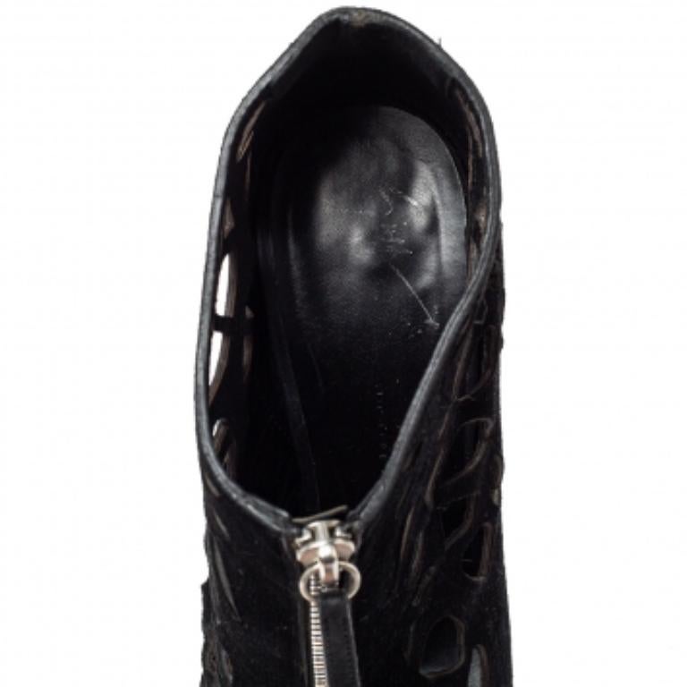 Giuseppe Zanotti Black Suede Peep Toe Front Zipper Detail Ankle Boots Size 40 en vente 1