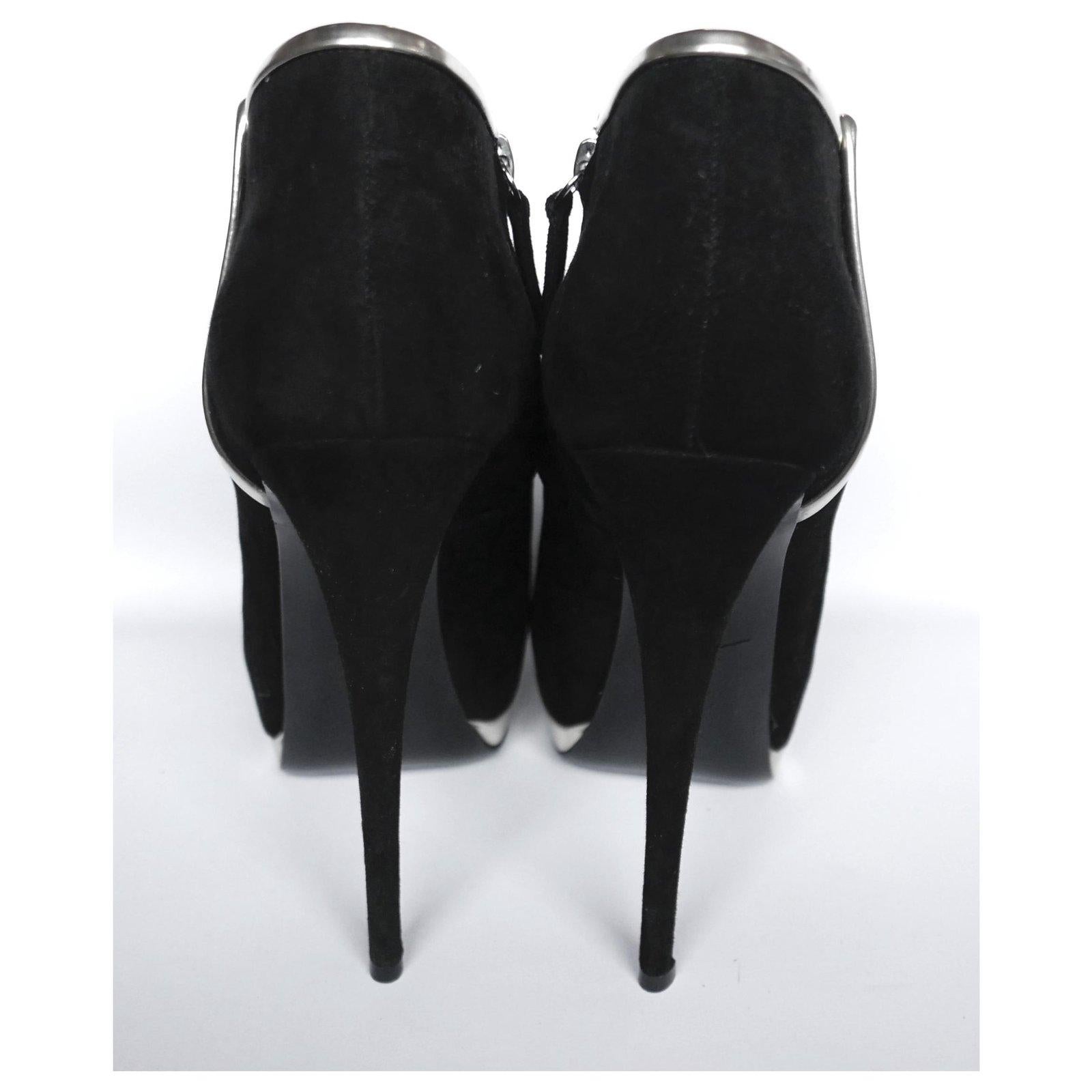 Giuseppe Zanotti Black Suede Silver Trim Booties Heels In Excellent Condition For Sale In London, GB