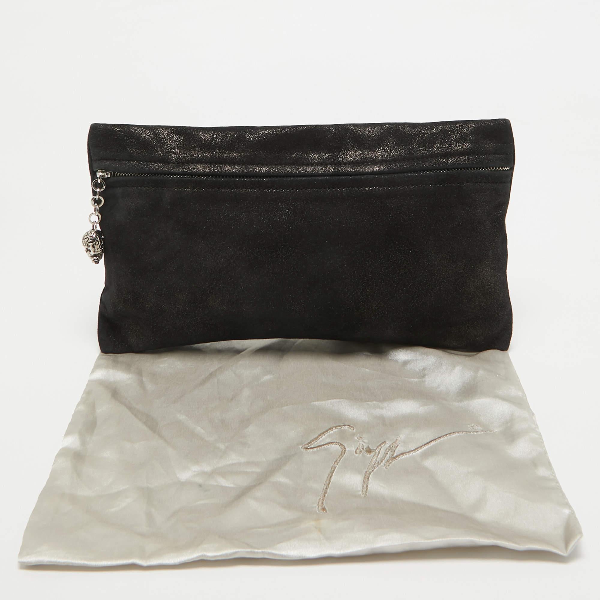 Giuseppe Zanotti Schwarz Wildleder Totenkopf Zip Clutch im Angebot 2