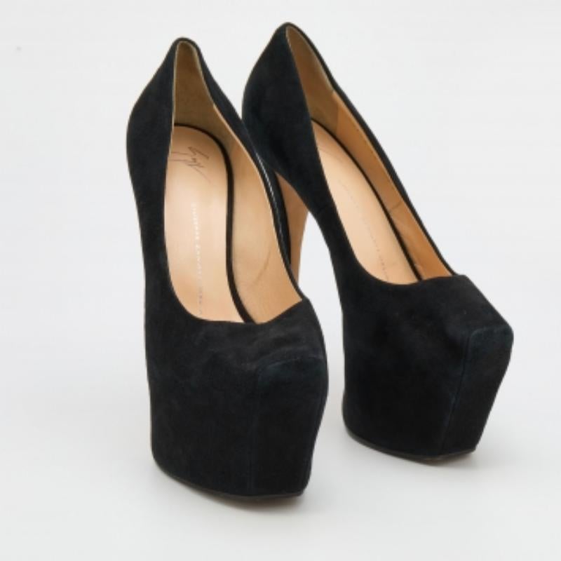 Giuseppe Zanotti Black Suede Square Toe Platform Pumps Size 40 (escarpins en daim à bout carré et à plateforme) Bon état - En vente à Dubai, Al Qouz 2