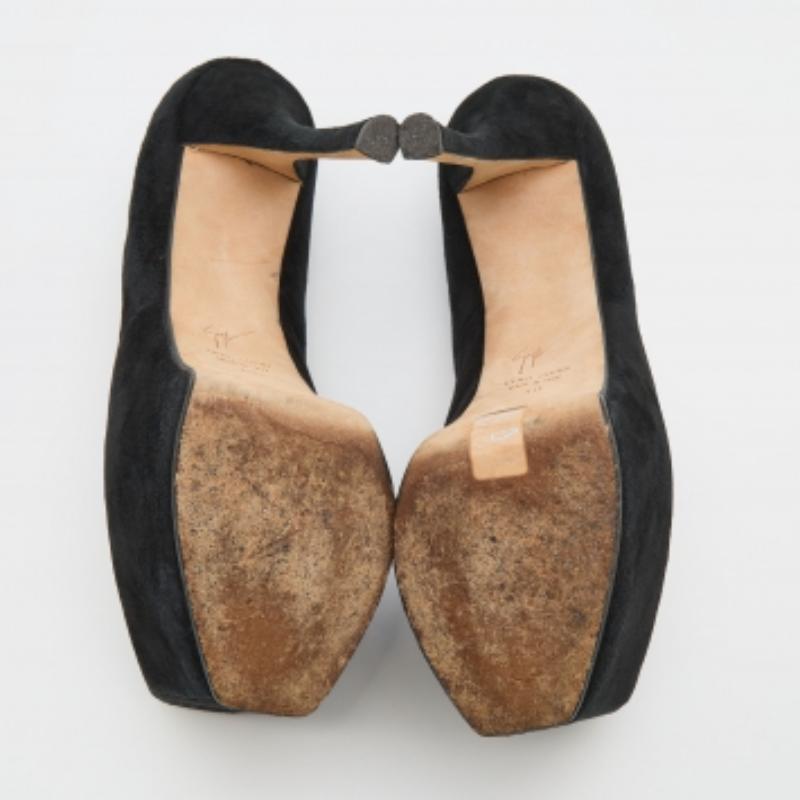 Giuseppe Zanotti Black Suede Square Toe Platform Pumps Size 40 (escarpins en daim à bout carré et à plateforme) en vente 1