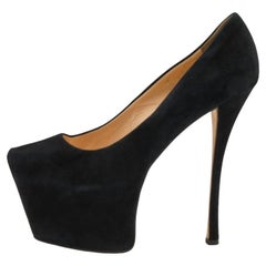 Giuseppe Zanotti Black Suede Square Toe Platform Pumps Size 40 (escarpins en daim à bout carré et à plateforme)