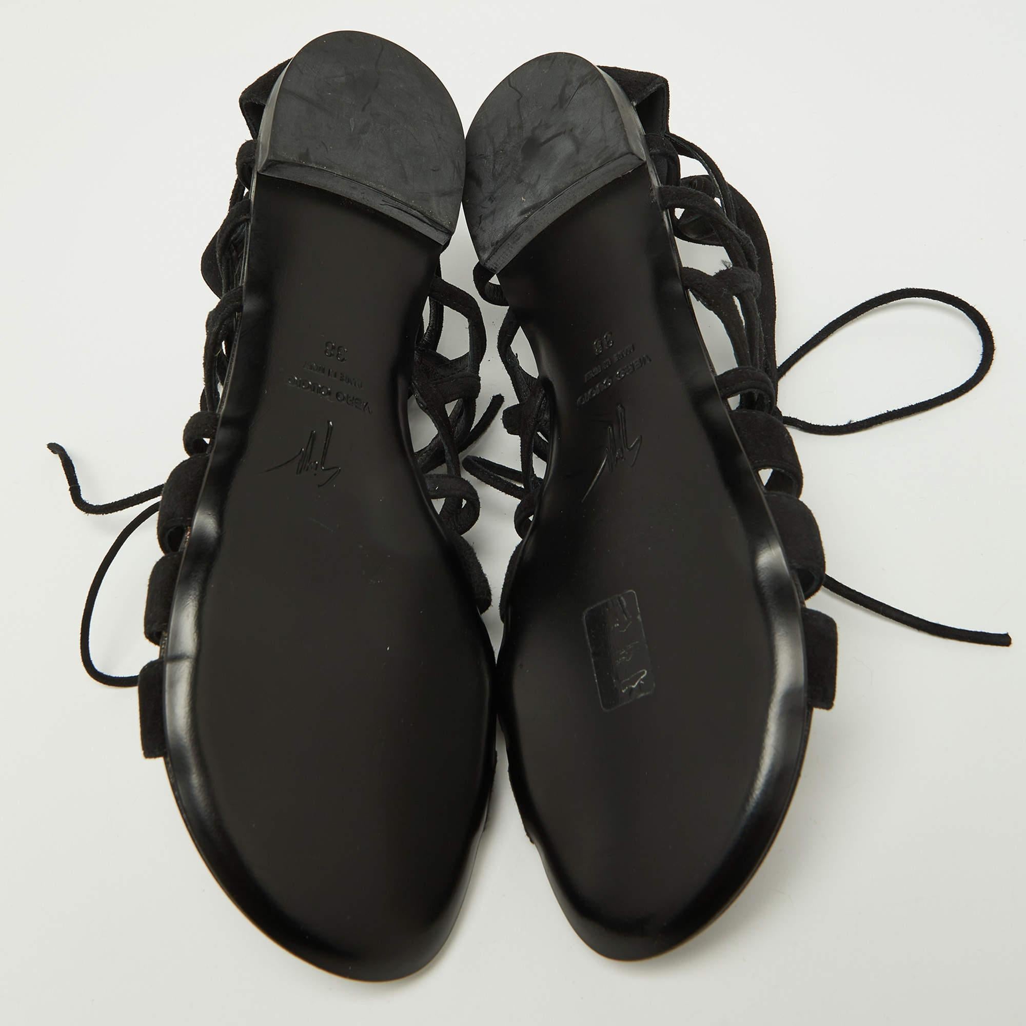 Giuseppe Zanotti Sandales plates à lacets en daim noir Taille 38 en vente 1