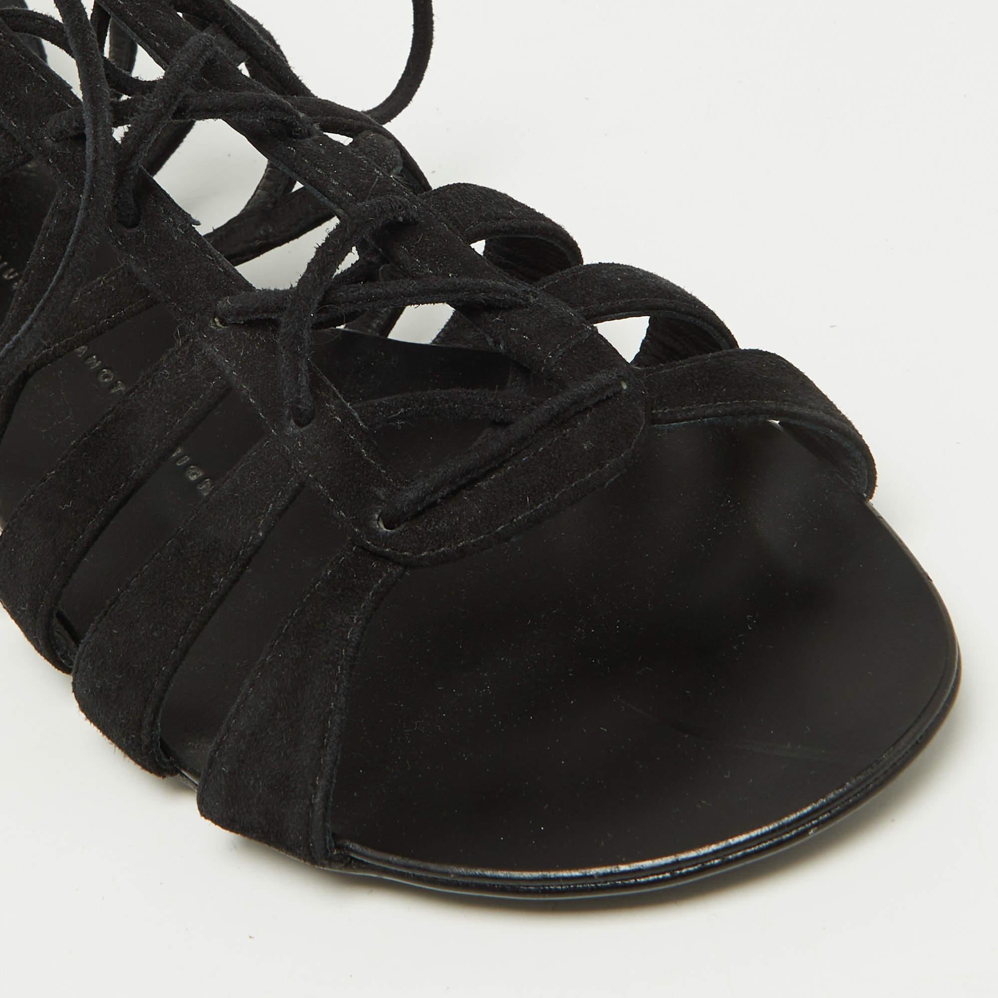 Giuseppe Zanotti Sandales plates à lacets en daim noir Taille 38 en vente 2