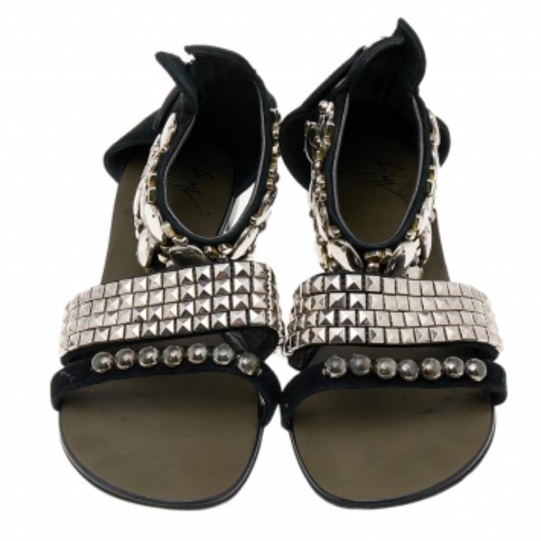 Giuseppe Zanotti Sandales plates en daim noir cloutées Taille 36 Pour femmes en vente