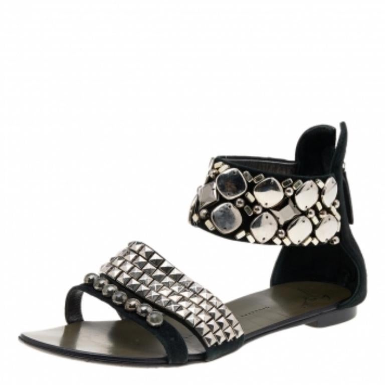 Giuseppe Zanotti Sandales plates en daim noir cloutées Taille 36 en vente 1