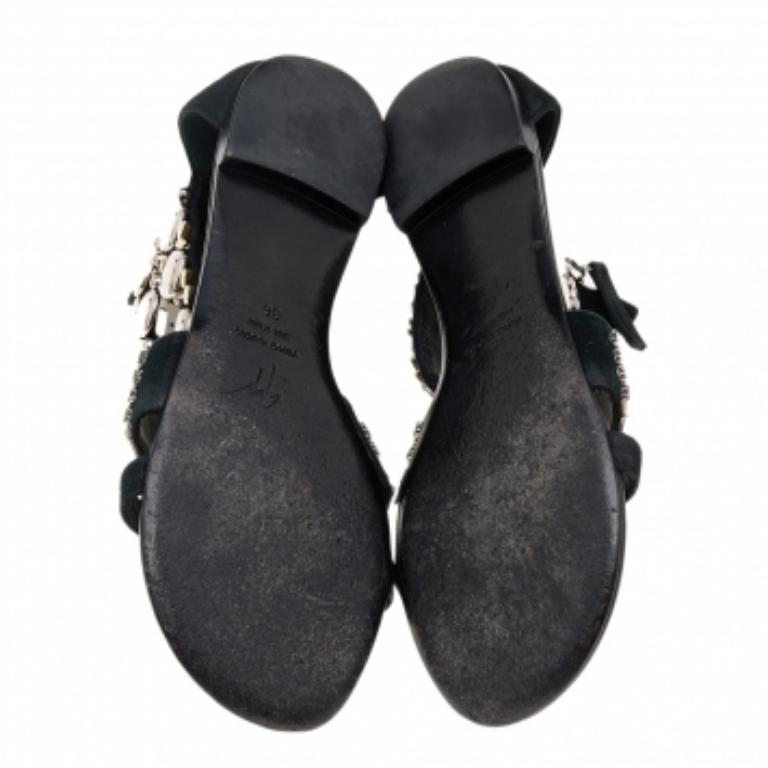 Giuseppe Zanotti Sandales plates en daim noir cloutées Taille 36 en vente 3