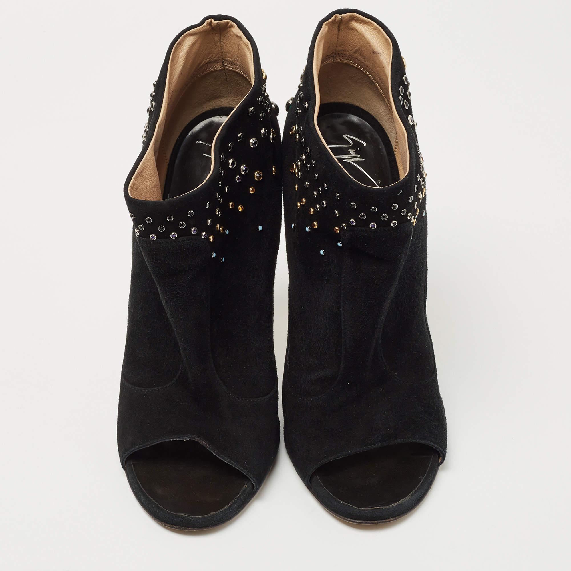 Noir Giuseppe Zanotti Bottes cloutées en daim noir Taille 41 en vente
