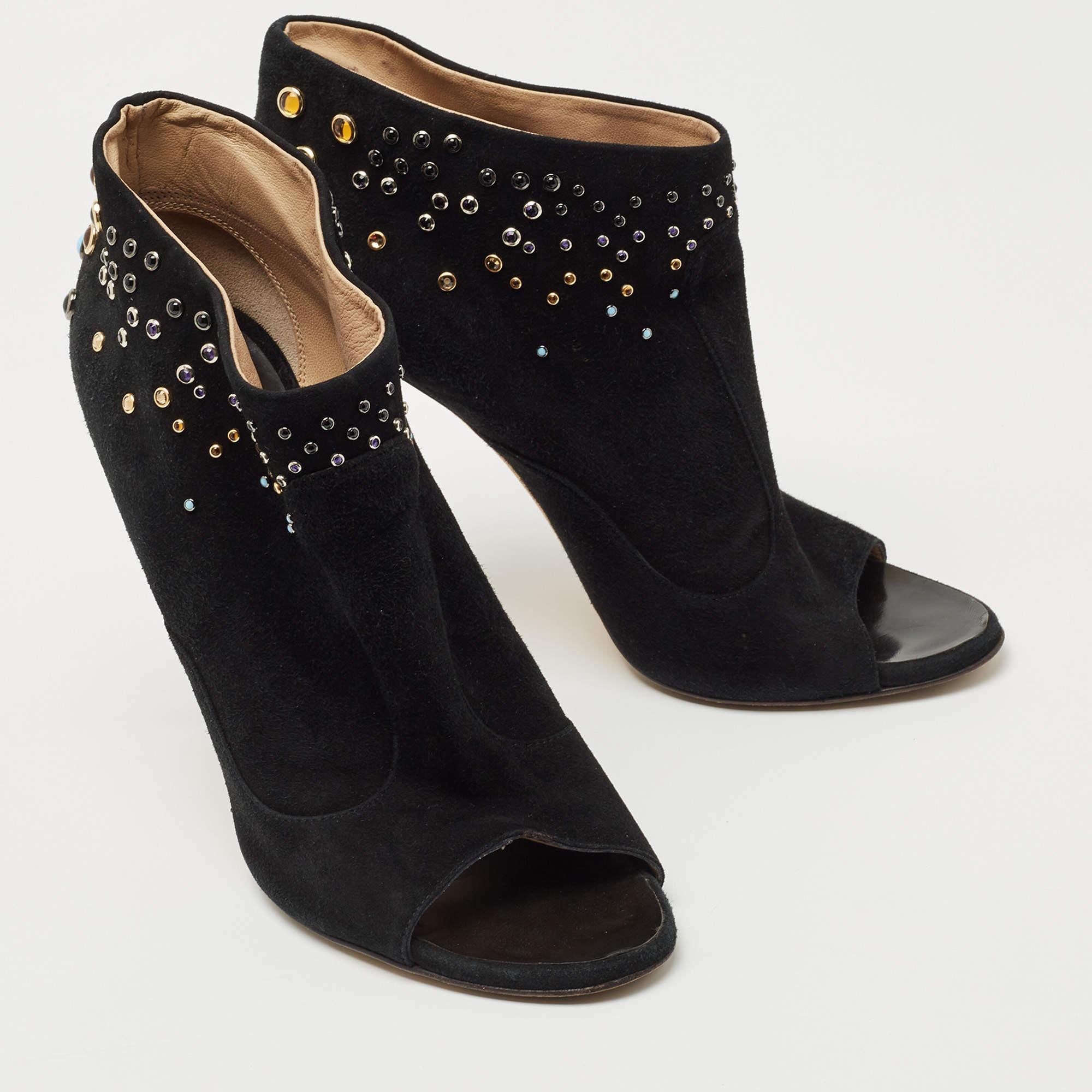Giuseppe Zanotti Bottes cloutées en daim noir Taille 41 Bon état - En vente à Dubai, Al Qouz 2