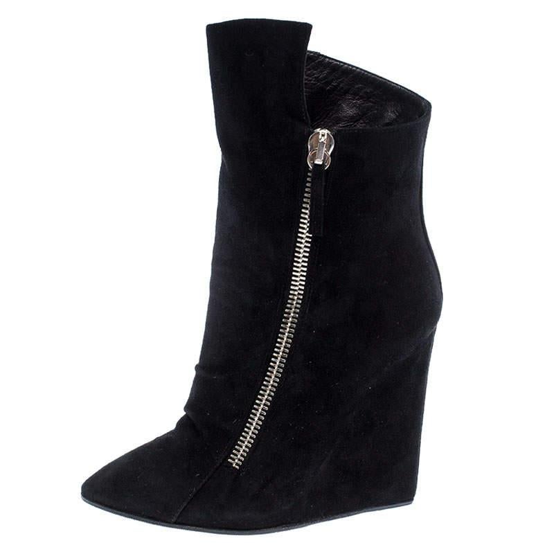 Presenting a fabulous play of versatility and high-fashion, these ankle boots from Giuseppe Zanotti will help you easily express your personal style. They've been excellently crafted from suede and designed with zippers on the sides. The black shade