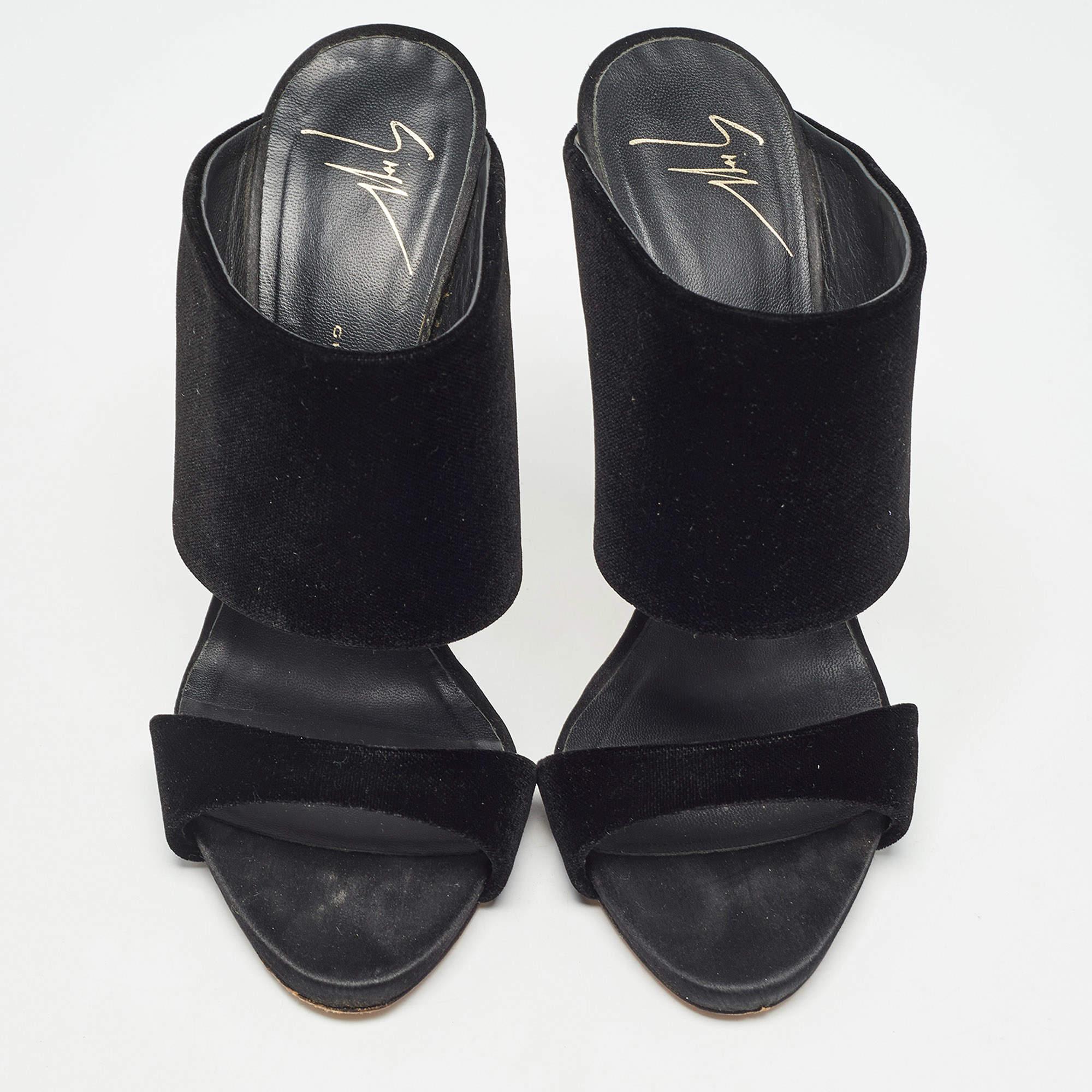 Giuseppe Zanotti Andrea Sandalen aus schwarzem Samt Größe 37,5 (Schwarz) im Angebot