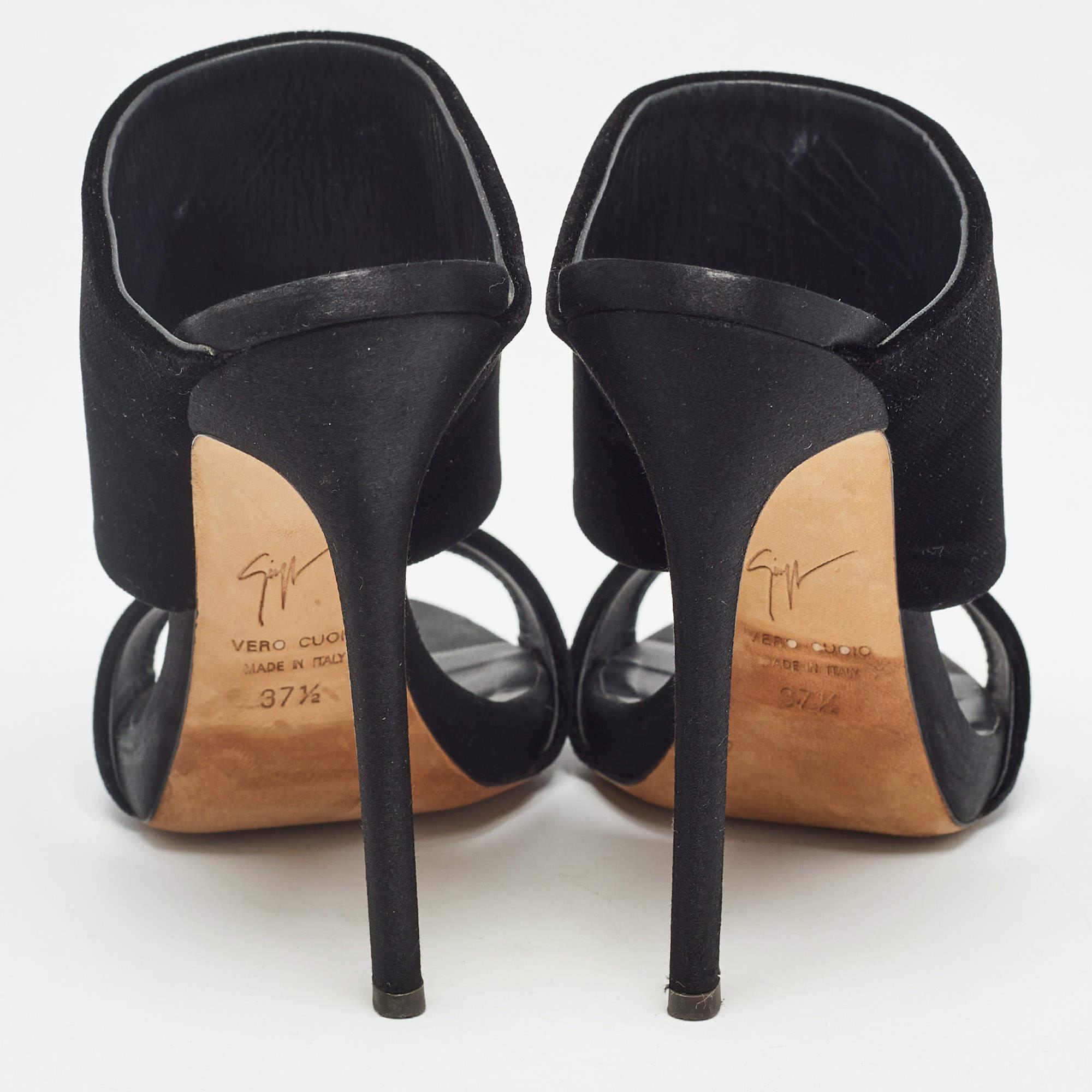 Giuseppe Zanotti Andrea Sandalen aus schwarzem Samt Größe 37,5 Damen im Angebot