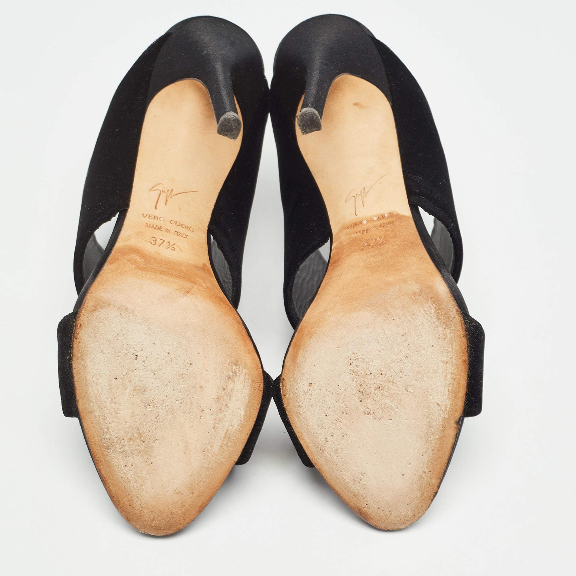 Giuseppe Zanotti Andrea Sandalen aus schwarzem Samt Größe 37,5 im Angebot 1