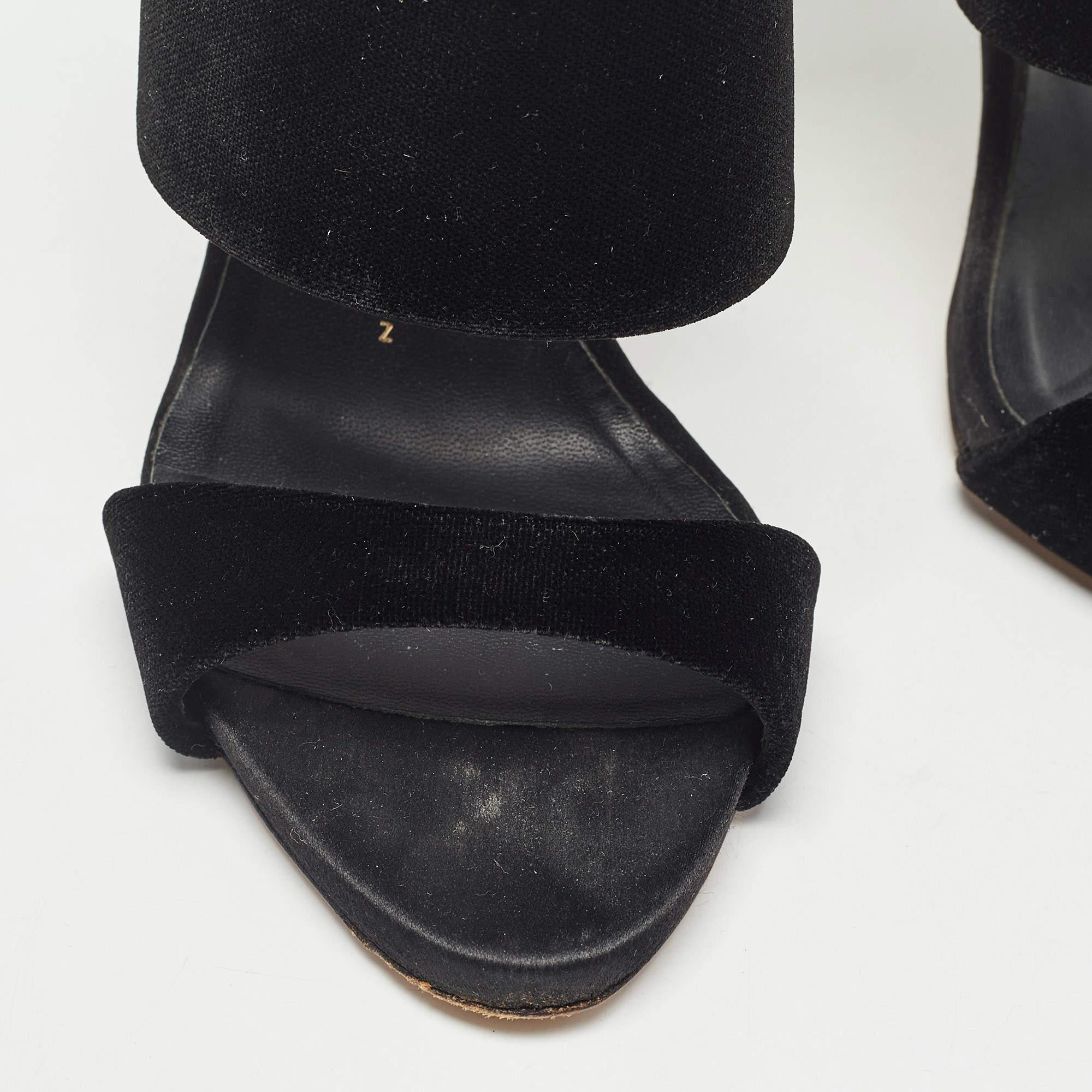 Giuseppe Zanotti Andrea Sandalen aus schwarzem Samt Größe 37,5 im Angebot 2
