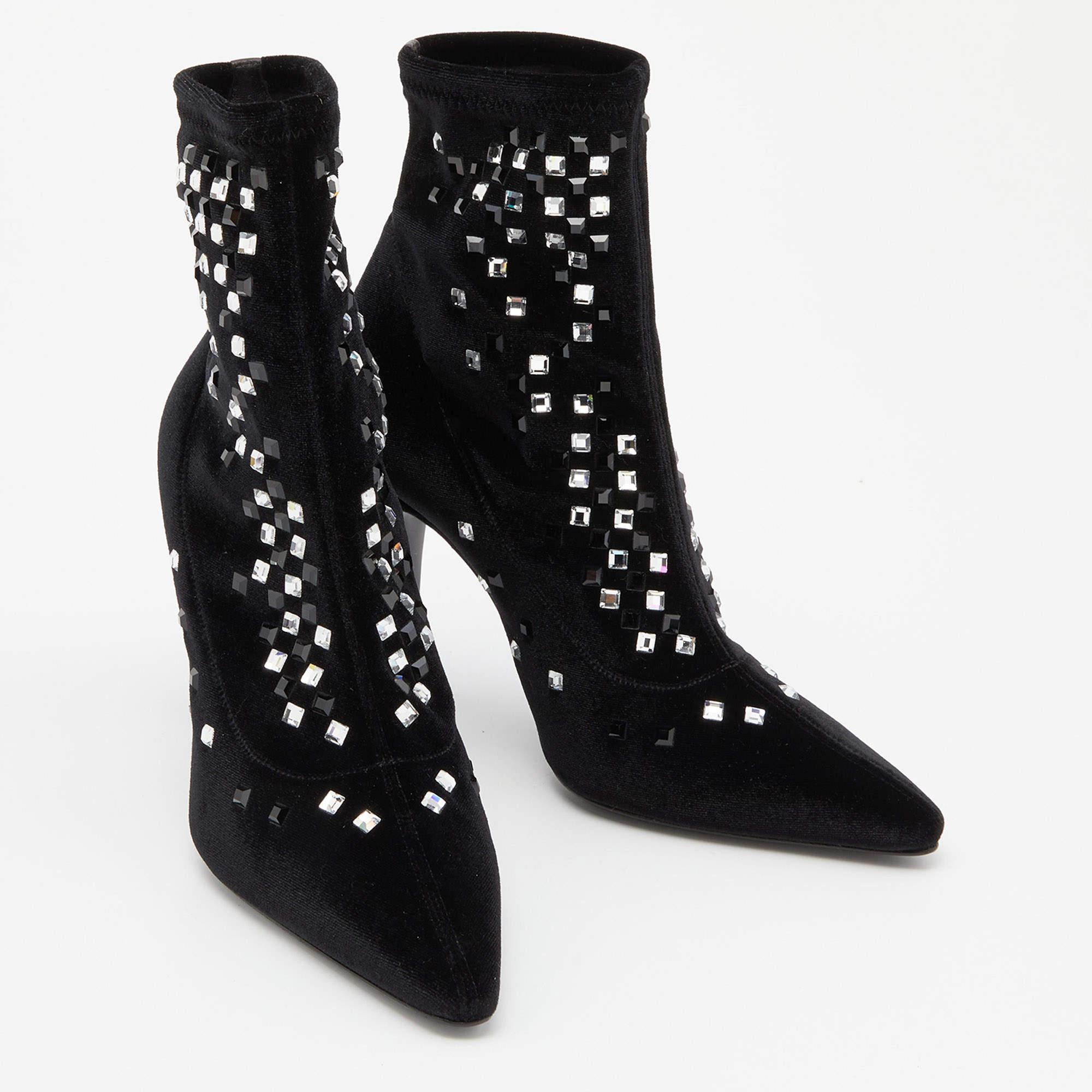 Giuseppe Zanotti Black Velvet Crystal Embellished Ankle Booties Size 38 In New Condition For Sale In Dubai, Al Qouz 2