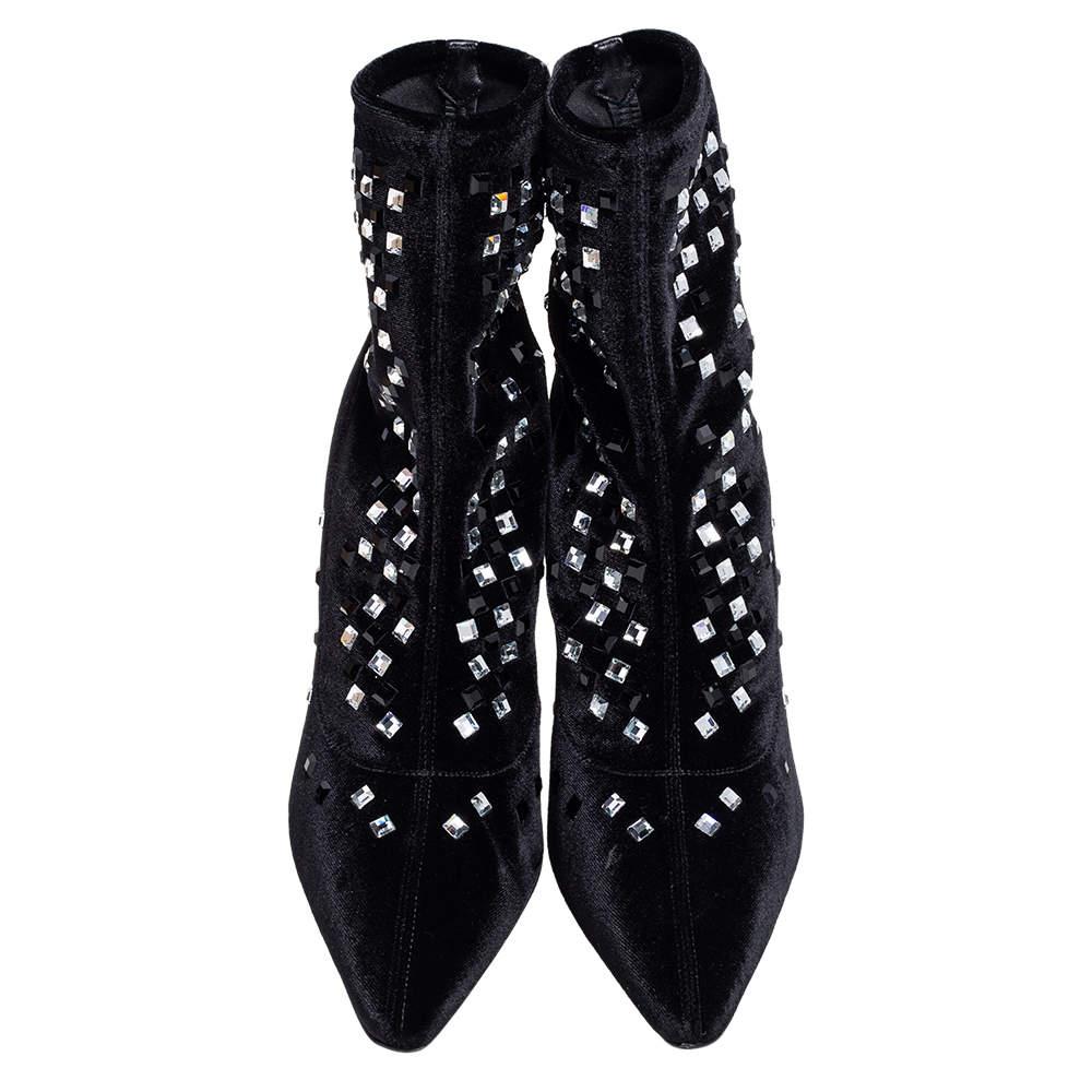 A pair of designer boots by Giuseppe Zanotti to light your steps in a fashionable manner. The black boots are finely crafted from velvet and designed with pointed toes, 10 cm heels, and embellishments.

Includes: Price Tag
