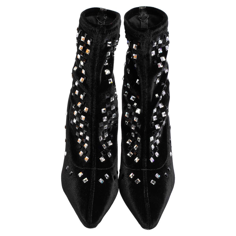 Take your shoe game a notch higher with these ankle boots from Giuseppe Zanotti. Crafted from velvet, they feature pointed toes and leather-lined insoles. The pair is balanced on 10 cm heels and completed with crystal embellishments all over the