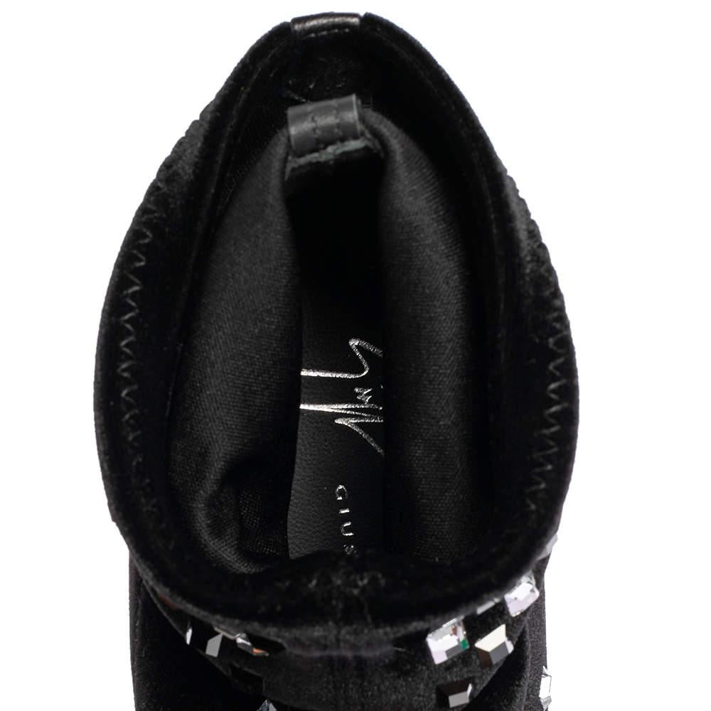 Giuseppe Zanotti Black Velvet Crystal Embellished Pointed Toe Ankle Boots Size 4 For Sale 2