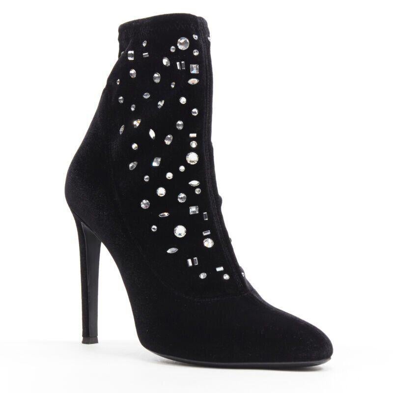 GIUSEPPE ZANOTTI black velvet crystal jewel embellished pull on sock bootie EU39
Reference: JEYN/A00005
Brand: Giuseppe Zanotti
Model: Sock boots

Material: Velvet
Color: Black
Pattern: Solid
Closure: Pull On
Extra Details: Ultra High (4 in &
