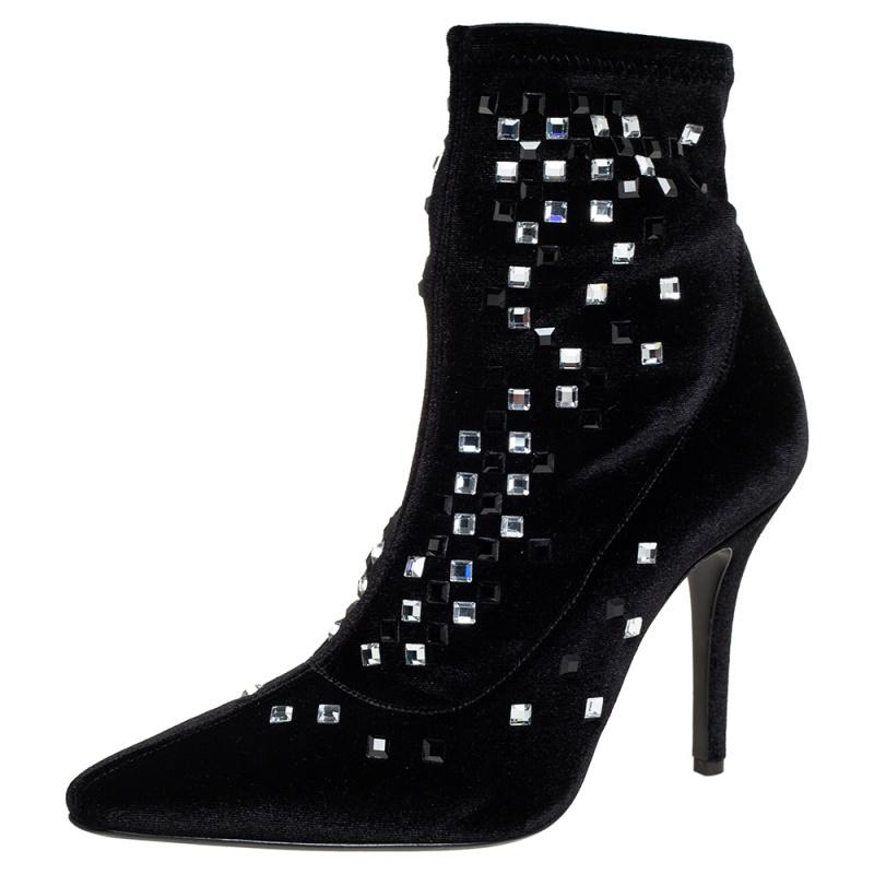 A pair of designer boots by Giuseppe Zanotti to light your steps in a fashionable manner. The black boots are finely crafted from velvet and designed with pointed toes, 9.5 cm heels, and embellishments.

