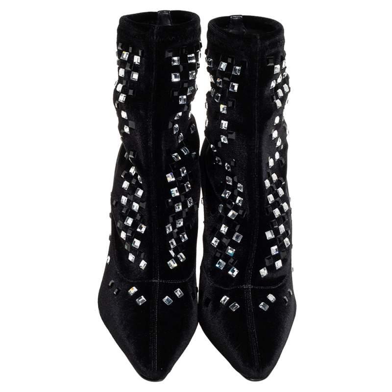 A pair of designer boots by Giuseppe Zanotti to light your steps in a fashionable manner. The black boots are finely crafted from velvet and designed with pointed toes, 9.5 cm heels, and embellishments.

Includes: Price Tag