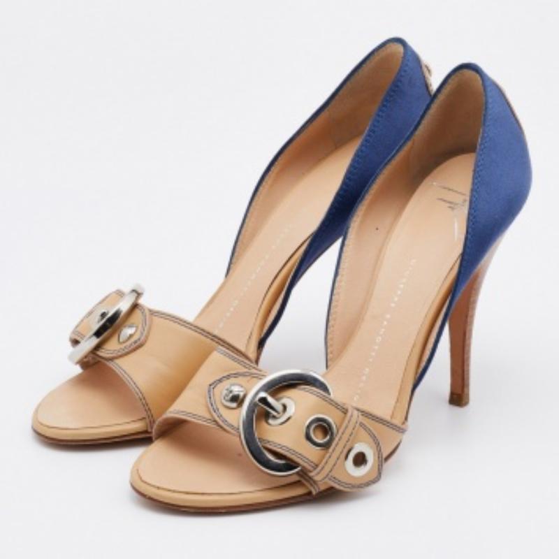 Questo paio di sandali firmati è sofisticato. Le scarpe sono realizzate dai migliori per garantirti la calzata che desideri.