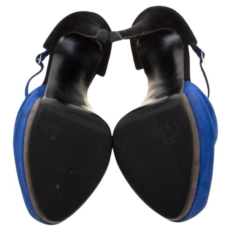 Questi sandali di Giuseppe Zanotti saranno un'ottima aggiunta al tuo guardaroba. Sono realizzate in pelle scamosciata, in un mix di tonalità blu e nere. I sandali sono caratterizzati da punte, cinturini alla caviglia e tacchi di 15 cm sostenuti da