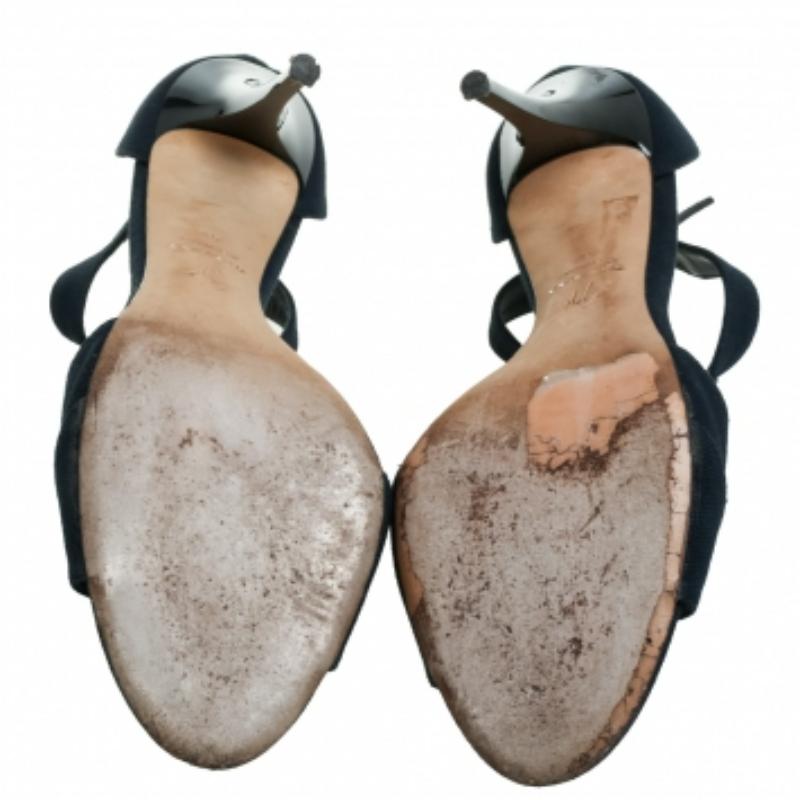 Giuseppe Zanotti Sandali con cinturino a T con ritaglio in tela blu Taglia 40 In condizioni buone in vendita a Dubai, Al Qouz 2