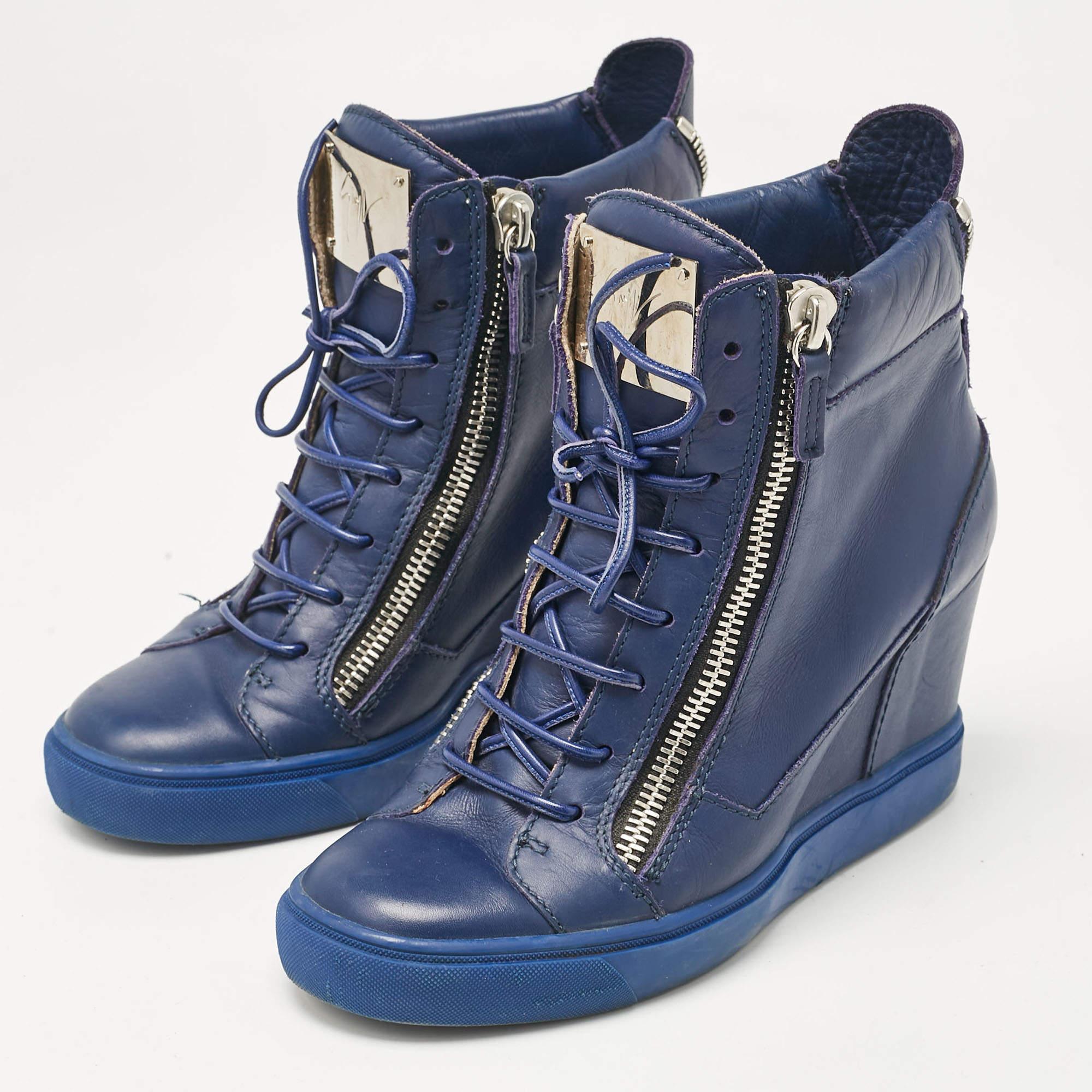 Give your outfit a chic update with this pair of designer sneakers. The creation is sewn perfectly to help you make a statement in them for a long time.