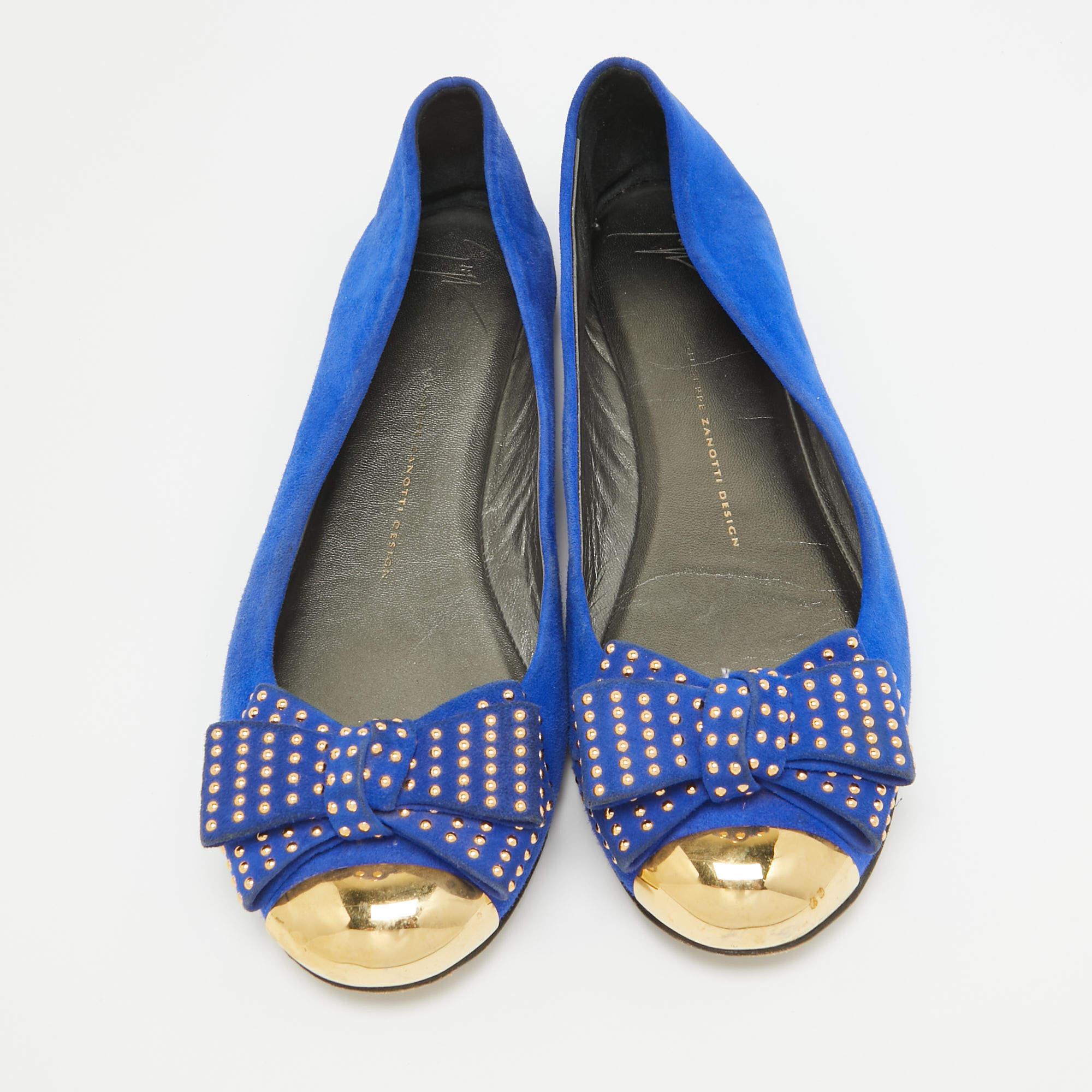 Giuseppe Zanotti Blue Suede and Gold Cap Toe Studded Bow Ballet Flats Size 38.5 In Good Condition For Sale In Dubai, Al Qouz 2