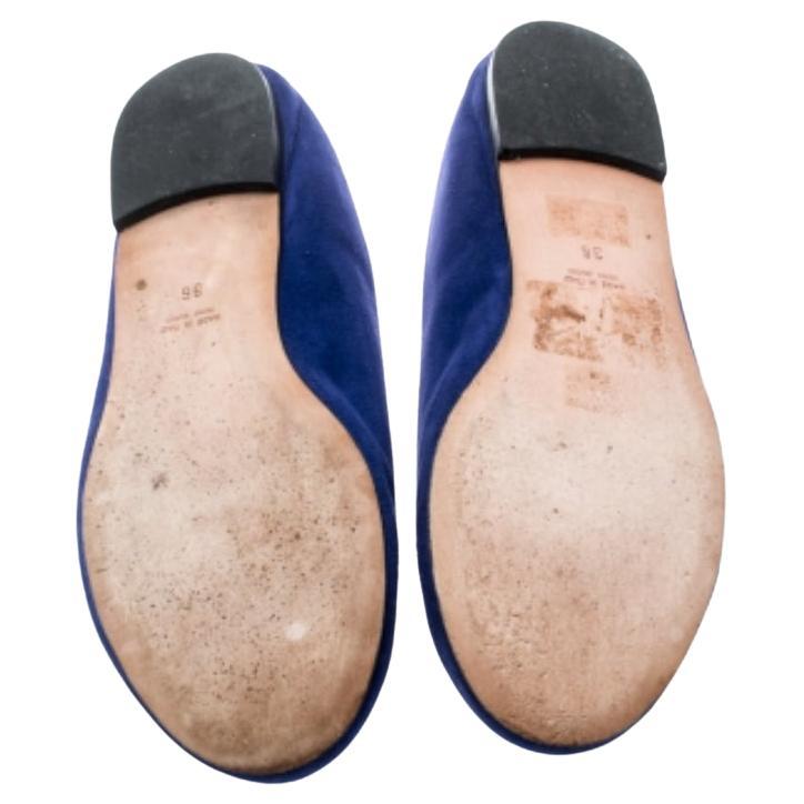 Brilla con queste ballerine di Giuseppe Zanotti! Realizzate in pelle scamosciata e impreziosite da cristalli, queste ballerine saranno un'ottima aggiunta alla tua collezione di scarpe.