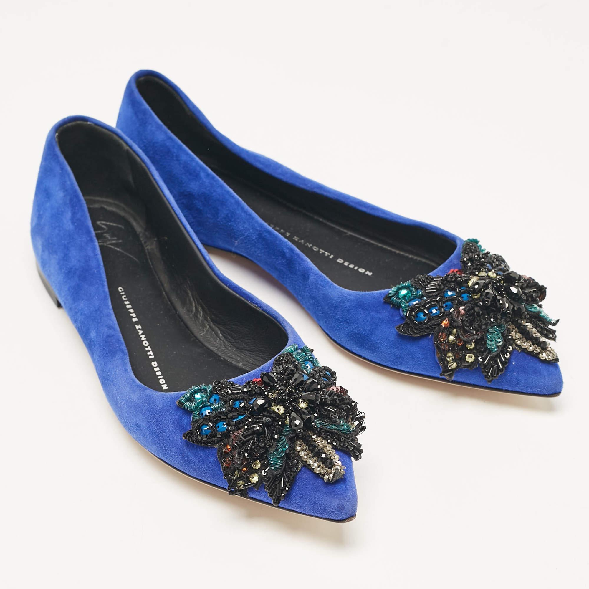 Giuseppe Zanotti - Ballerines en daim bleu ornées de cristaux, taille 36 Neuf à Dubai, Al Qouz 2